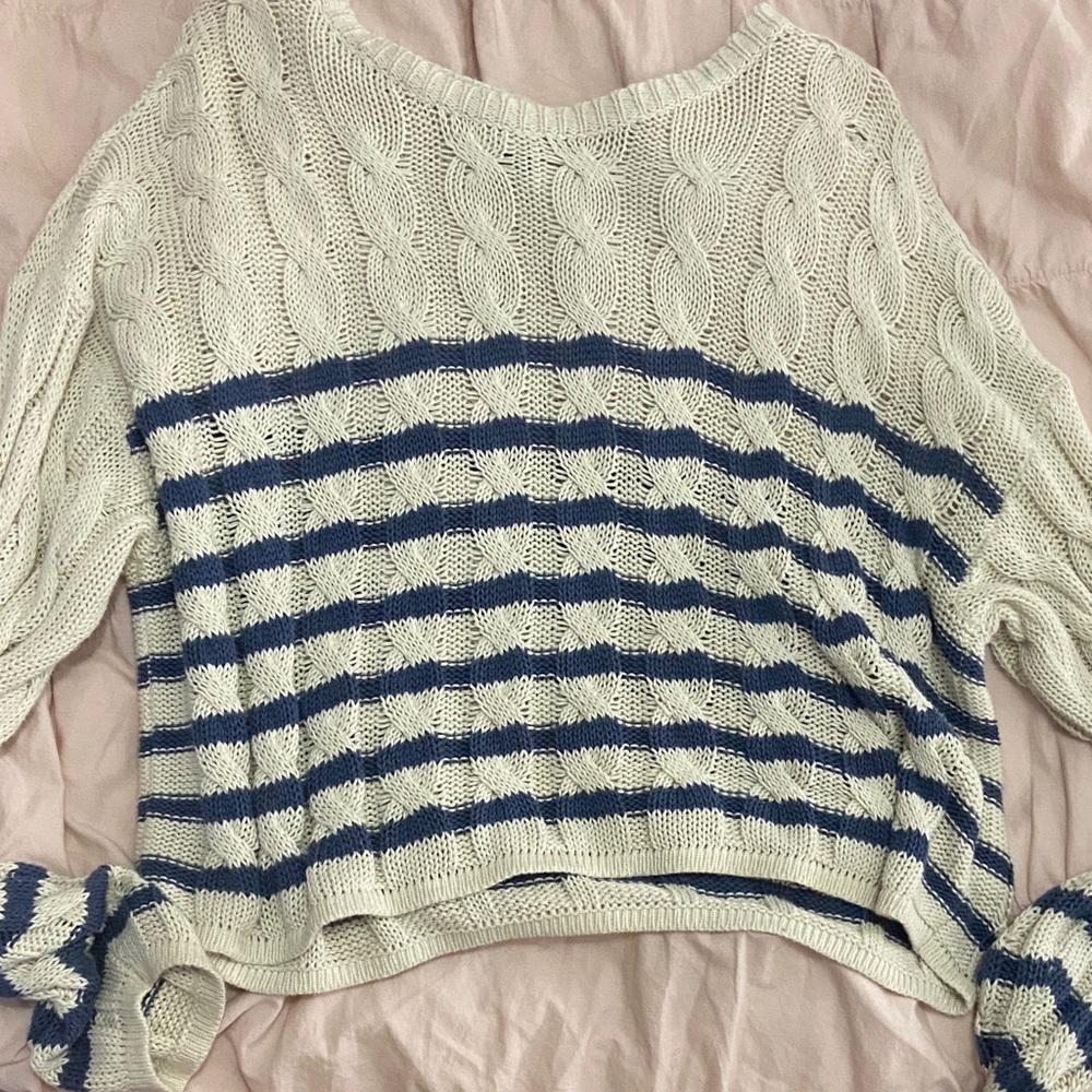 American Eagle Outfitters Cream and Blue Striped Sweater